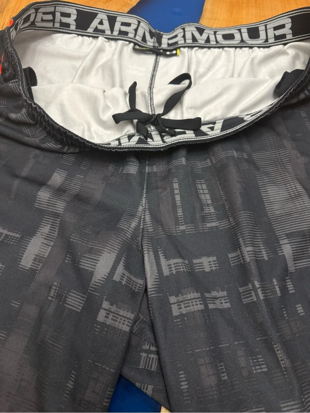 Under Armour 2XL Black Red Athletic Gym Shorts